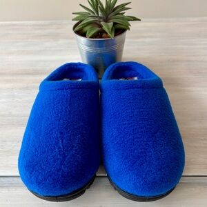 Vintage Blue Nevada Pull On Slippers. Size 9.